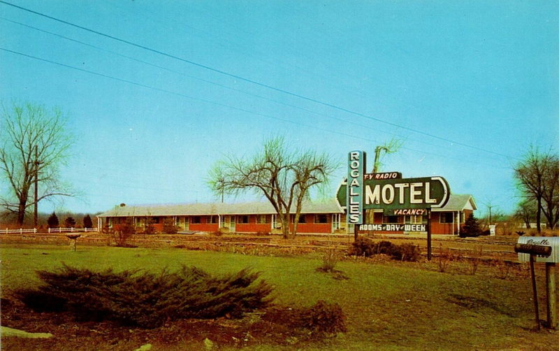Rogalles Motel - Vintage Postcard